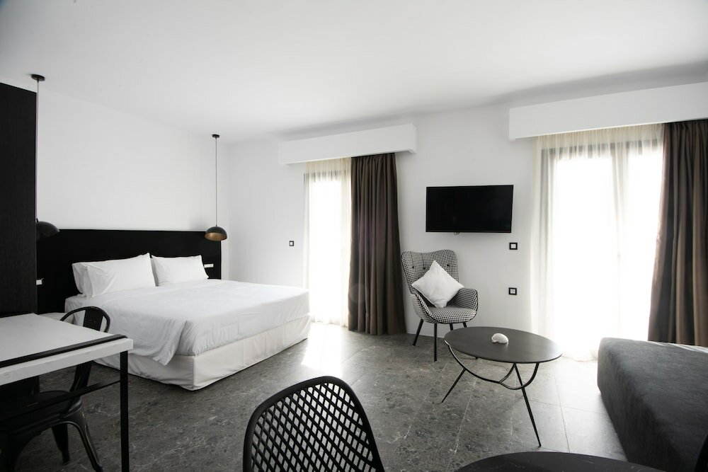 Фото Kalypso Suites Hotel