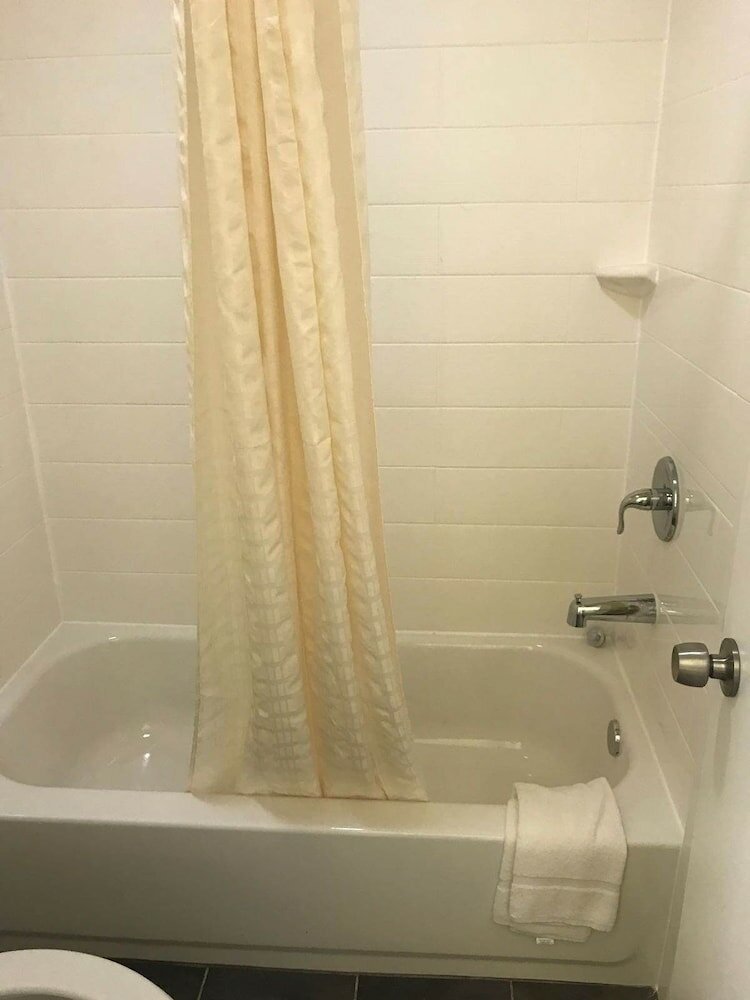 Фото Village Motor Inn