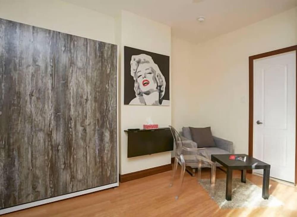 Фото Destination Stays Montreal Downtown