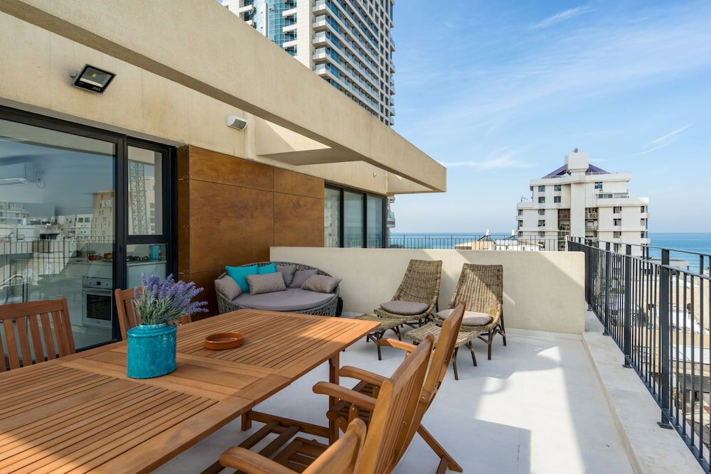 Фото Mr. Promenade - by Tlv2go