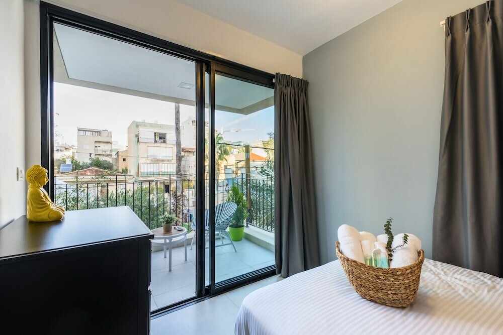 Фото Mr. Promenade - by Tlv2go