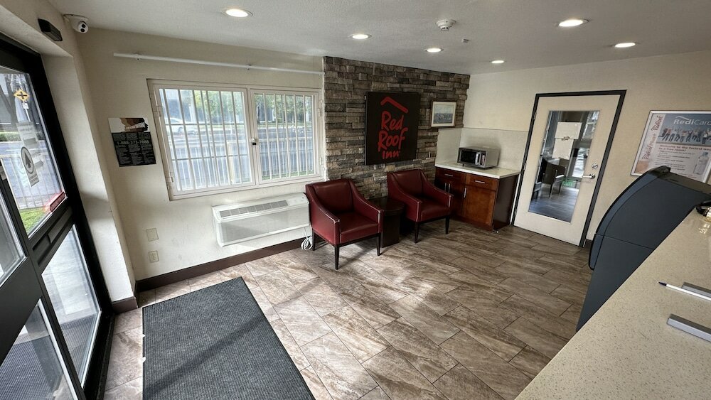 Фото Red Roof Inn Hayward