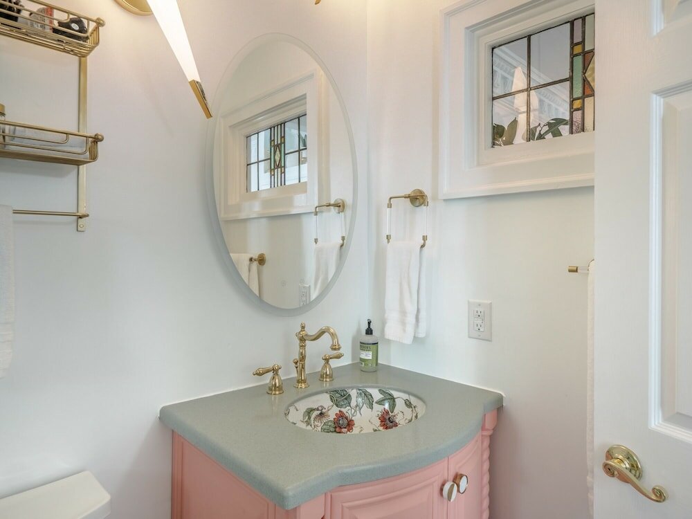 Фото Front Street Inn