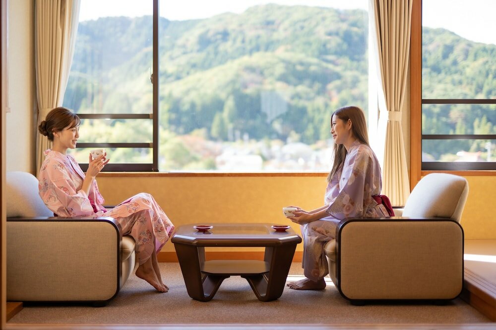 Фото Hotel Hoho A hotel overlooking the Echigo Plain and the Yahiko mountain range