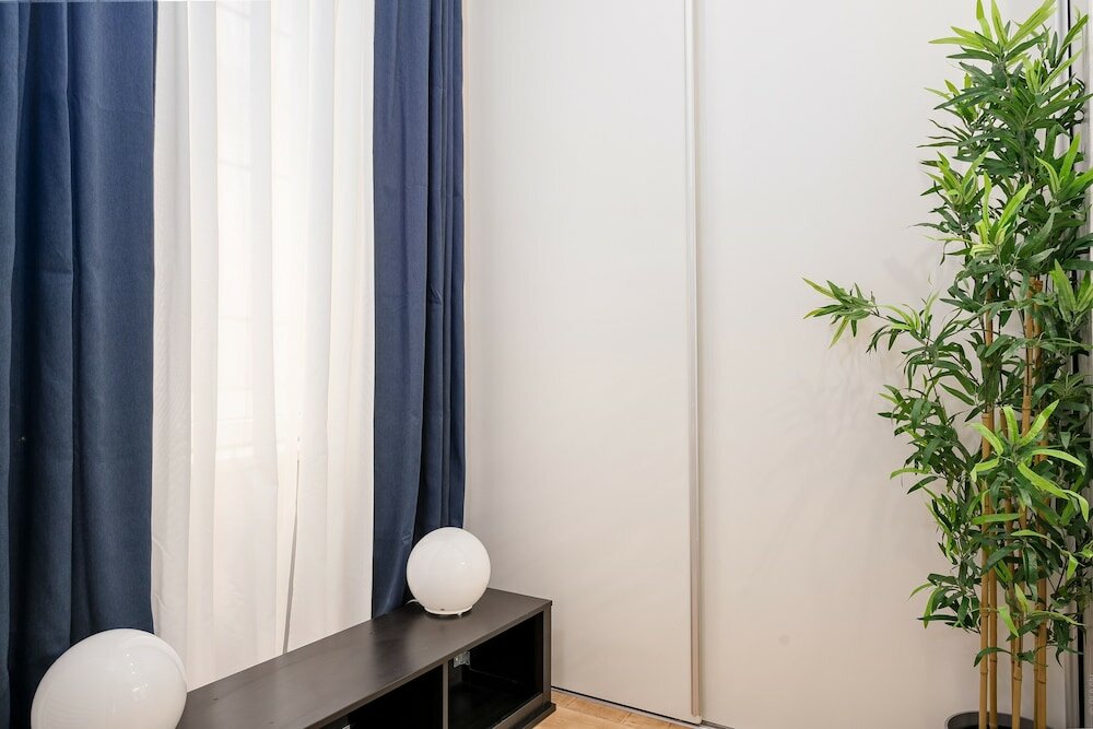 Фото Luxurious and Bright, 5 min walk to city center