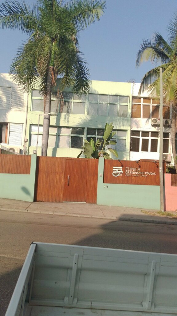 Medical center, clinic Clínica Dr. Fernando Póvoas, Loanda, photo