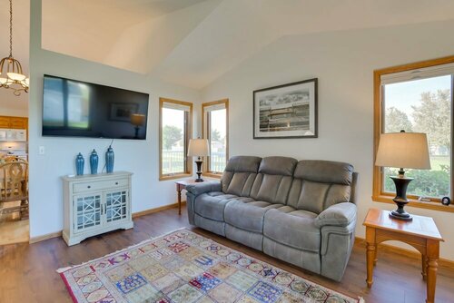 Гостиница Pet-friendly Fargo Home: 5 Mi to Downtown в Фарго