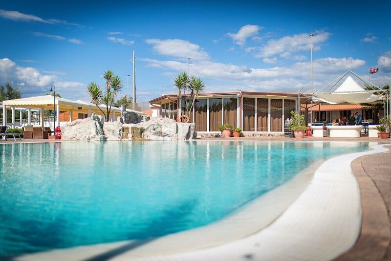 Гостиница Bungalow Near The Sea With Pool 8