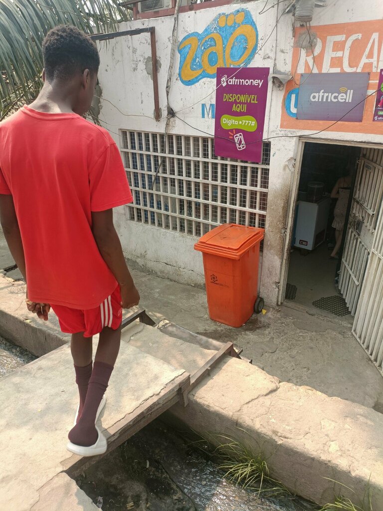 Mobile phone store Comércio, Loanda, photo