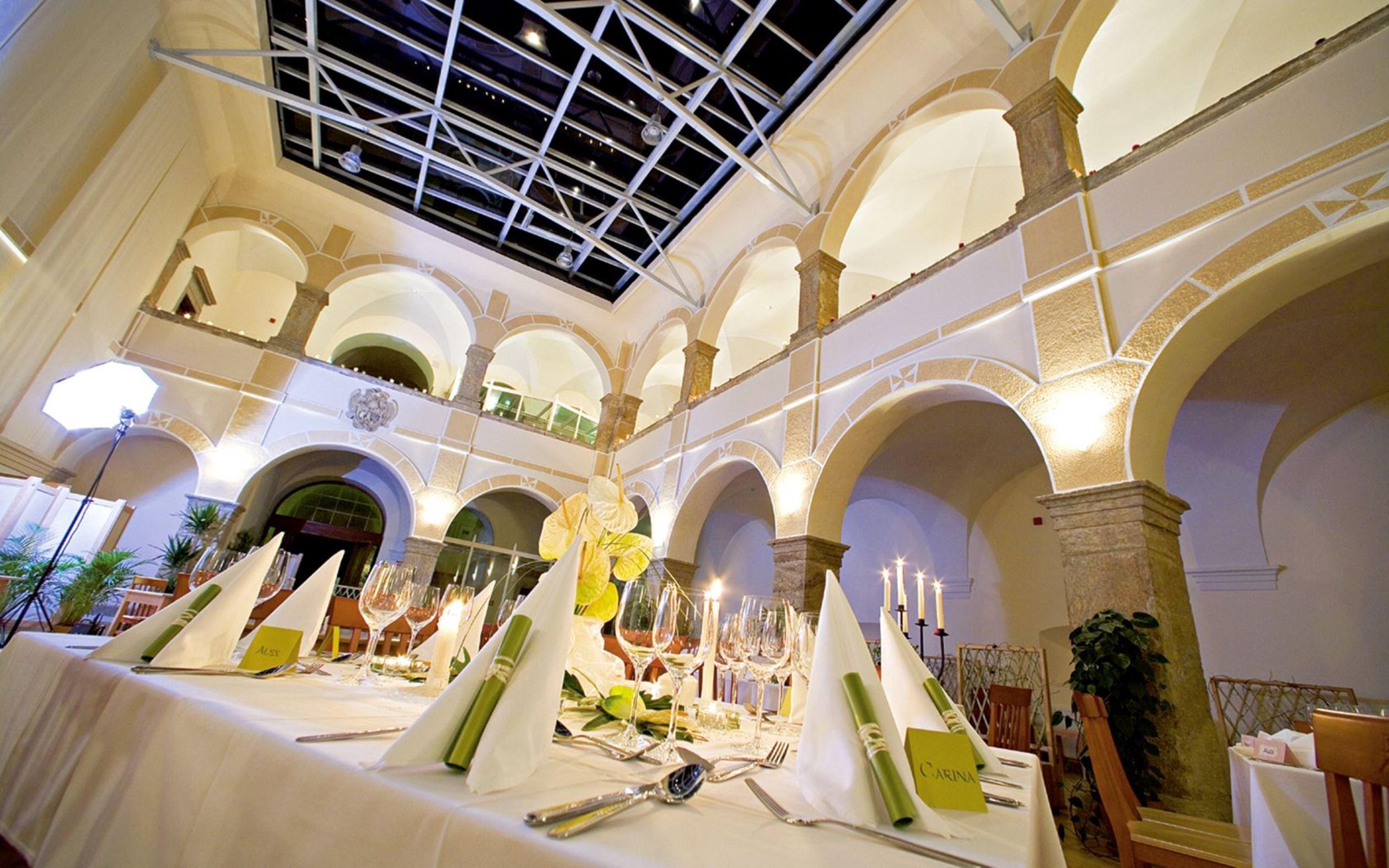 Фото Jufa Hotel Schloss Röthelstein