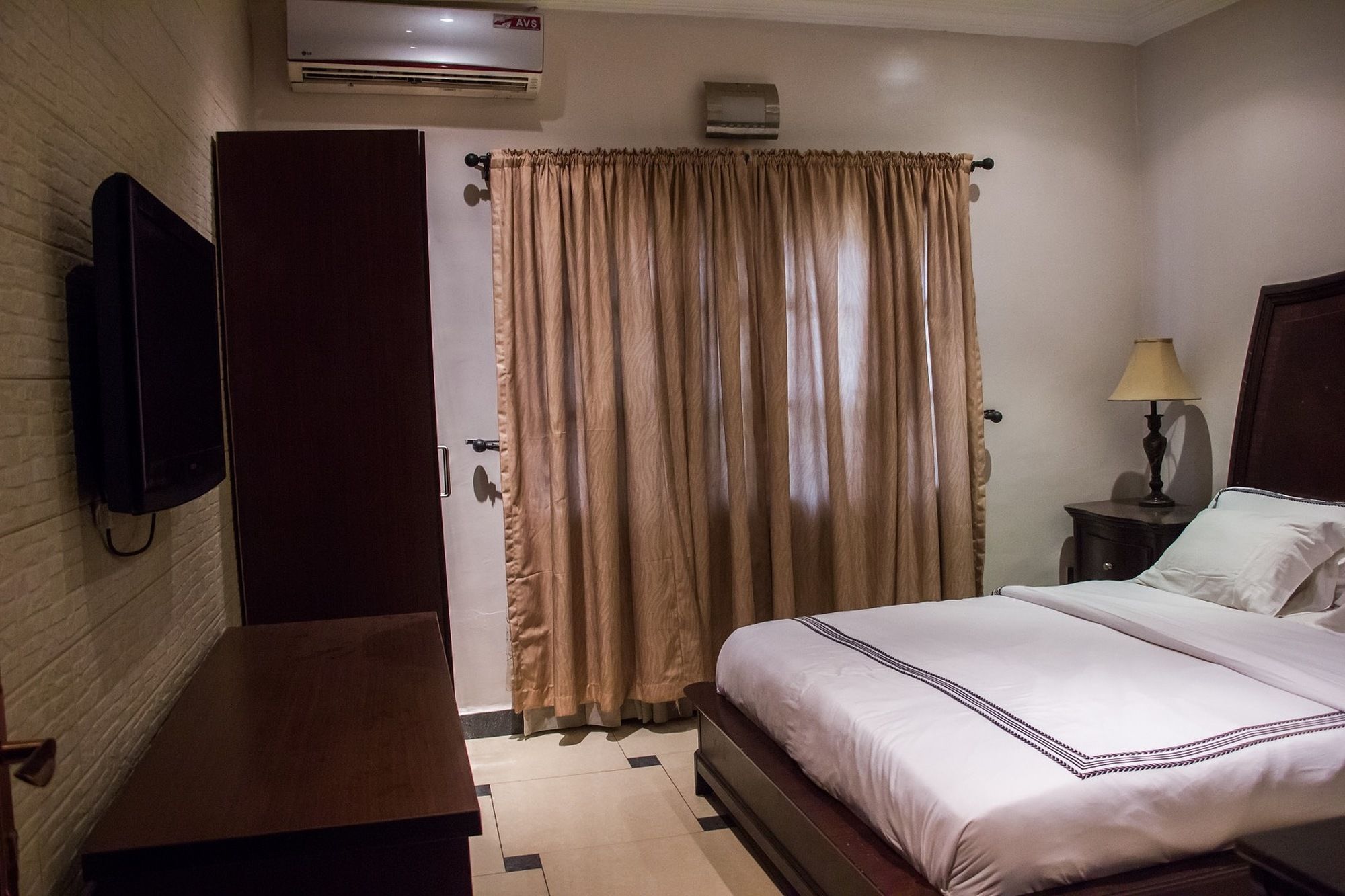 Фото Tivoli Residence & Bar