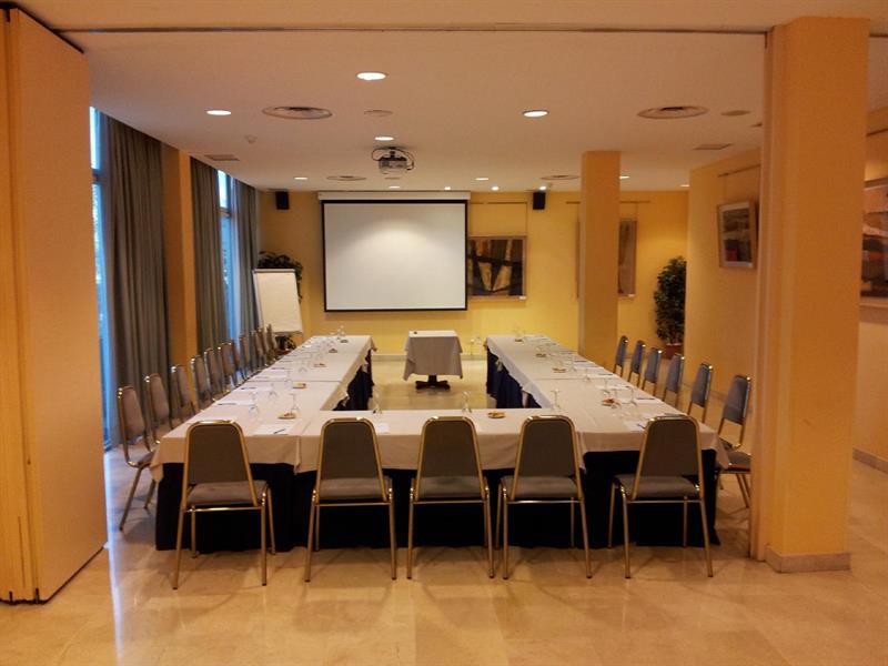 Фото Hotel Majadahonda