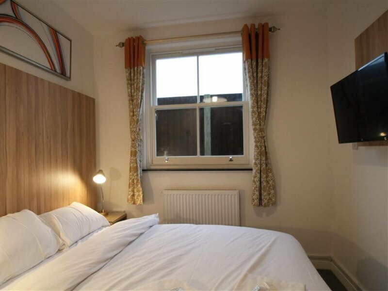 Фото Oyo Greenleafe Hotel