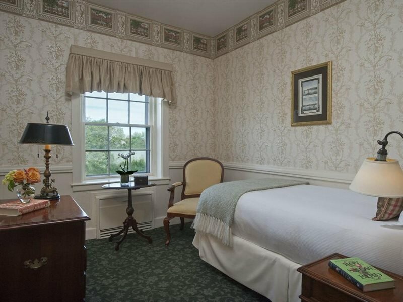 Фото Jared Coffin House