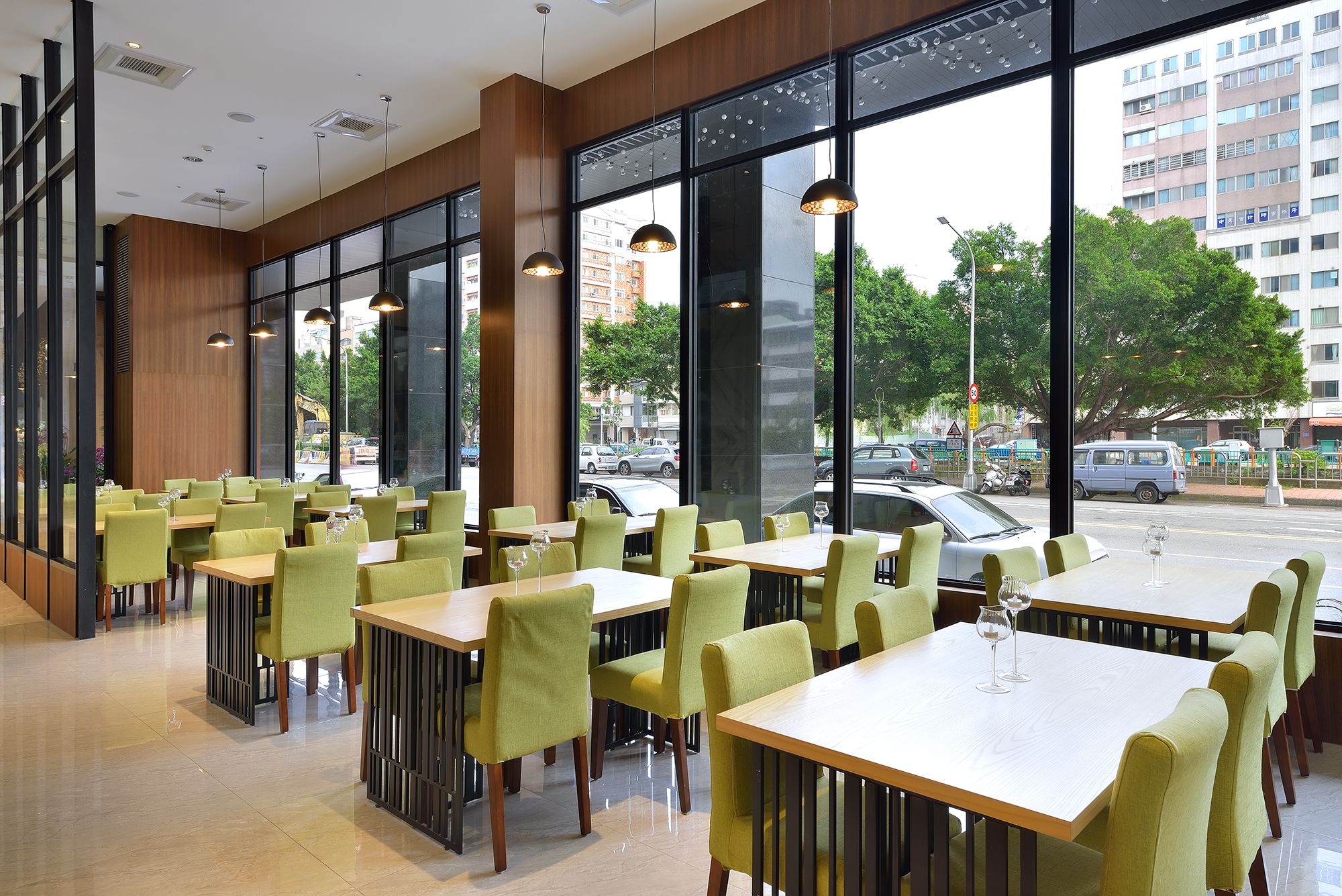 Фото Aeris International Hotel