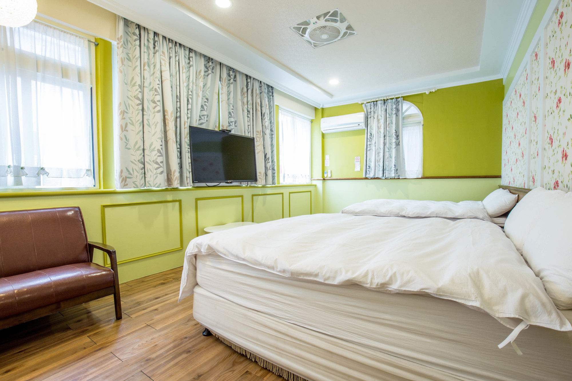 Фото N. Castle Hotel