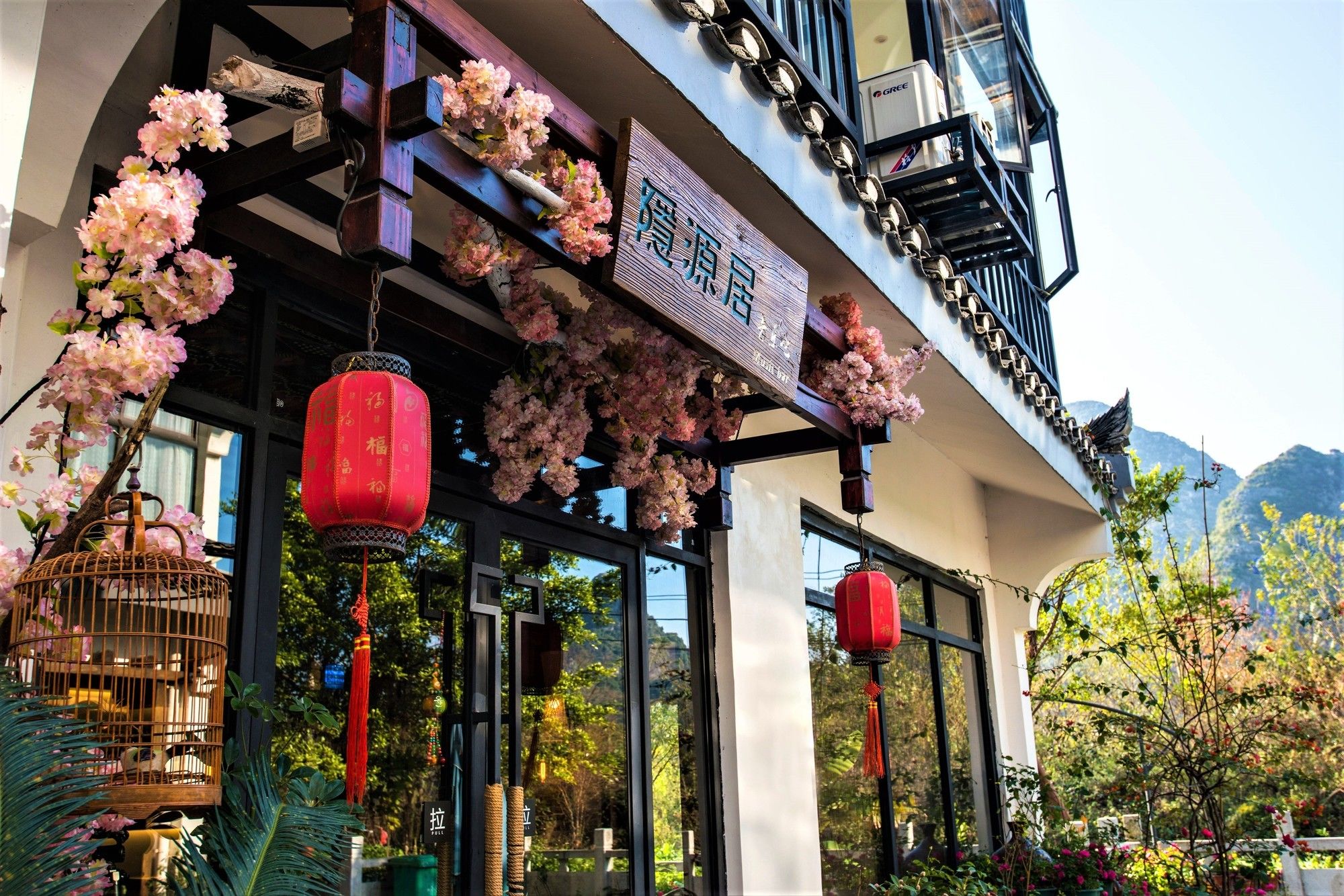 Фото Secret Courtyard Resort Hotel