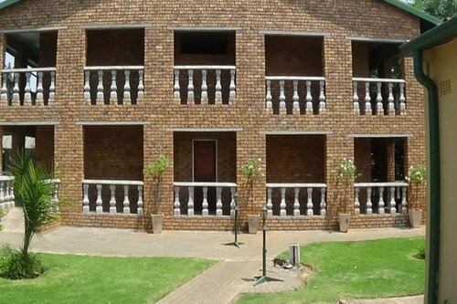 Внешний вид отеля Emerald Guesthouse в Городе Метрополитенского Муниципалитете Экурхулени, фото 2