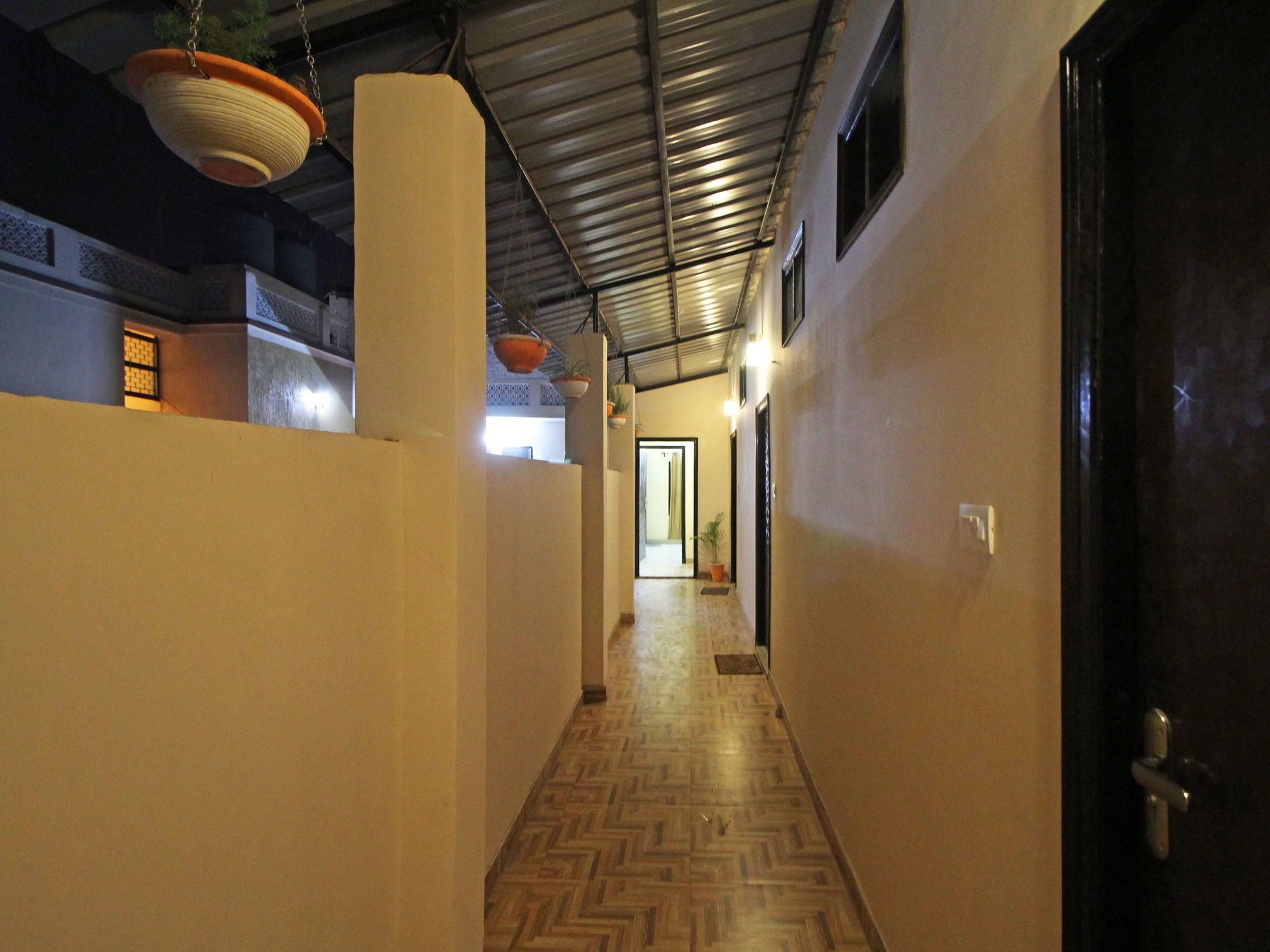 Фото Oyo 4715 Kk Residency