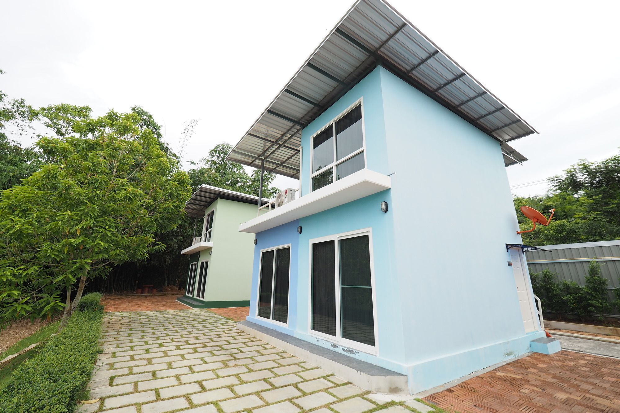 Фото The Box House