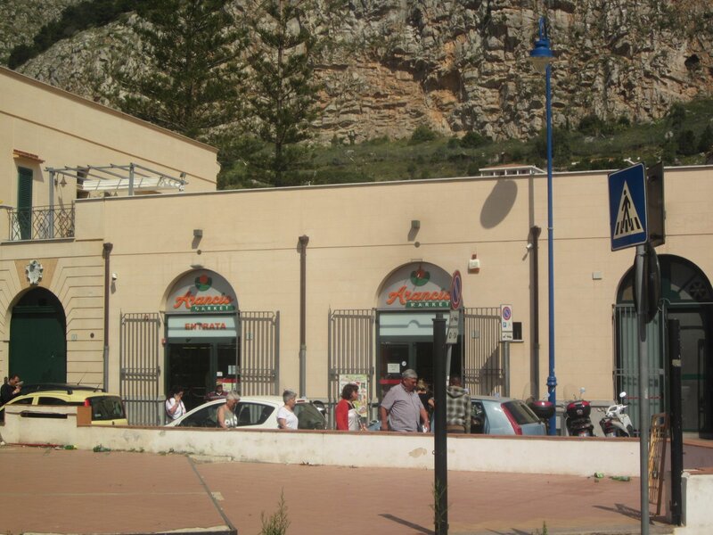 Апартаменты Mondello beach holiday