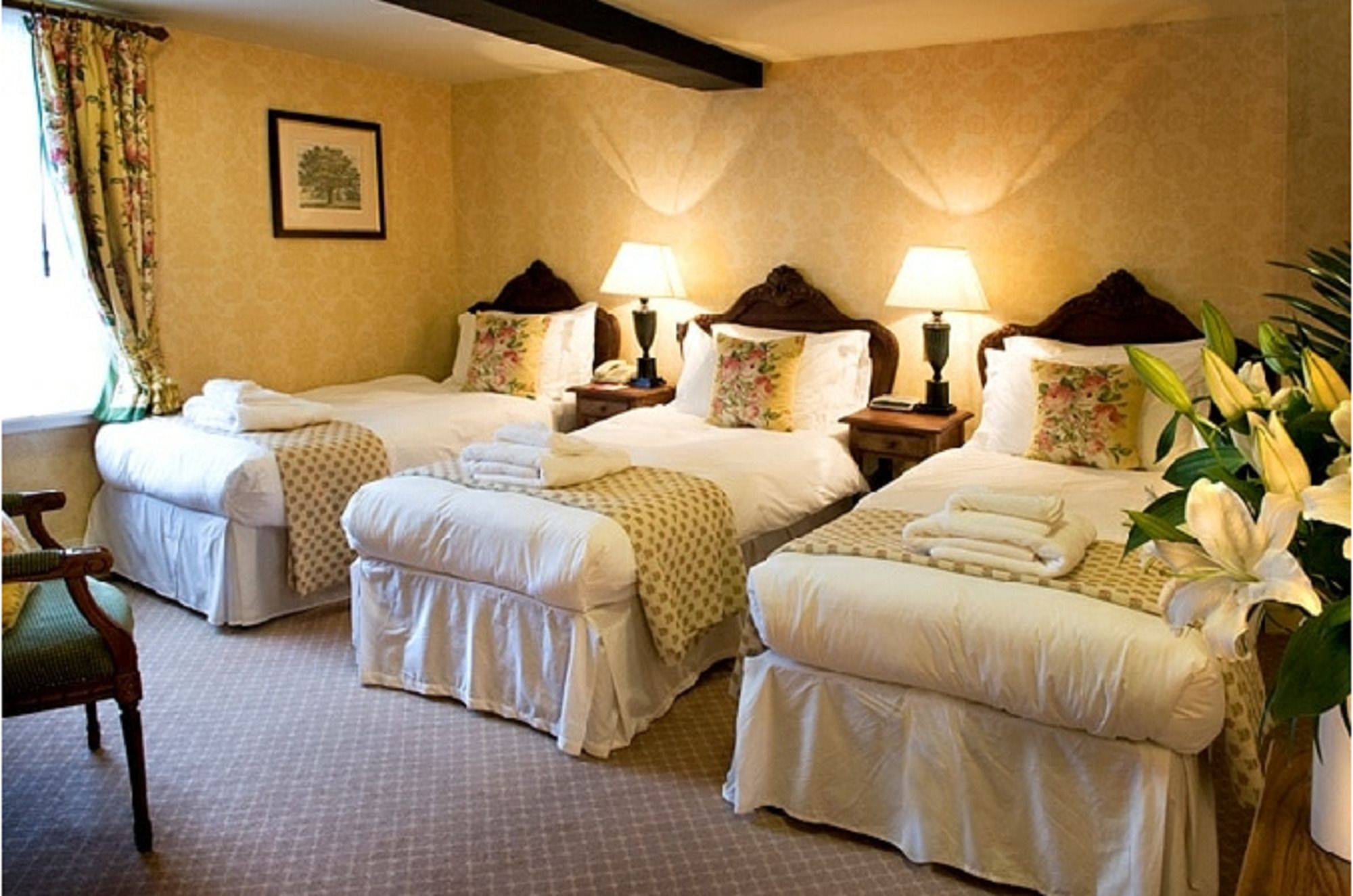 Фото The Bear Hotel