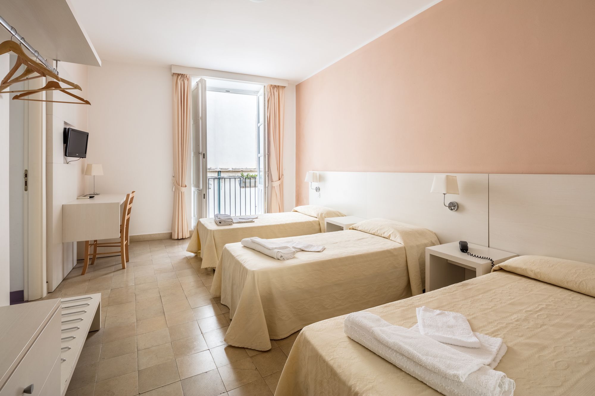 Фото Nuova Mastrarua Rooms