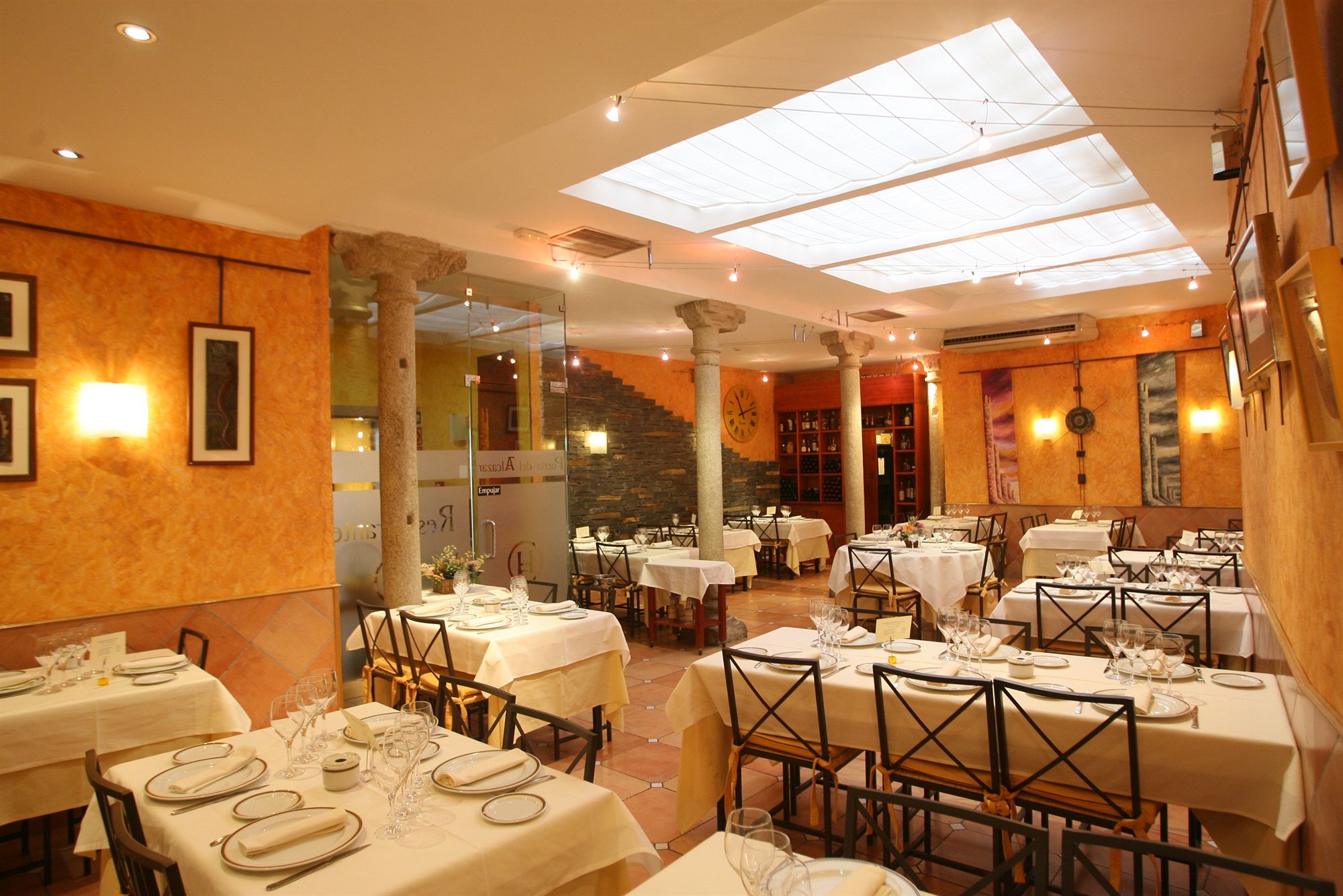 Фото Hostal Restaurante Puerta del Alcázar