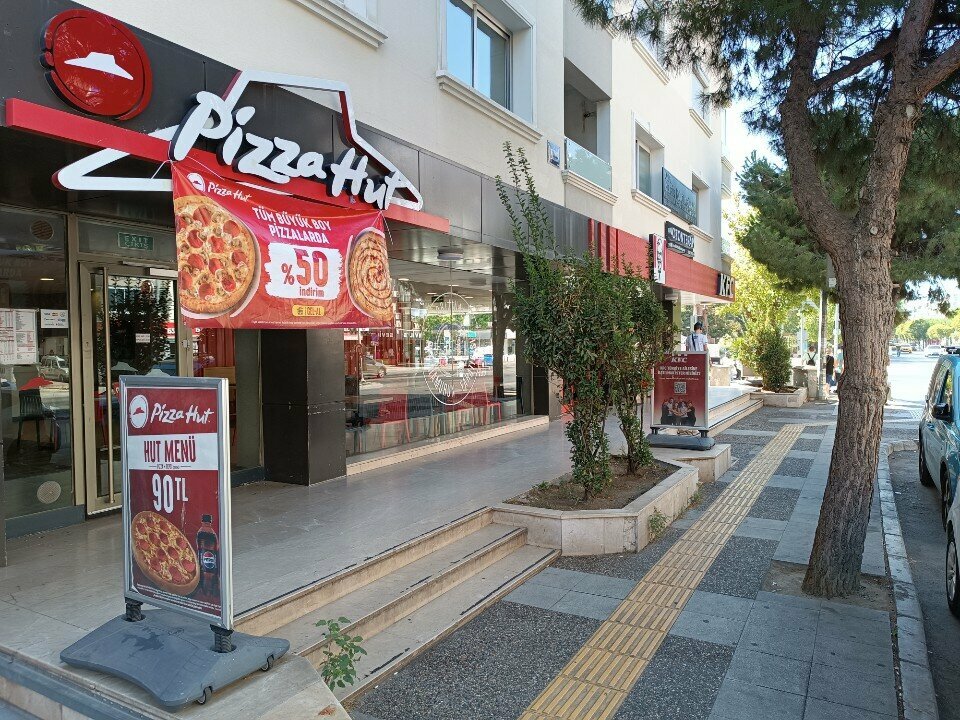 Pizzeria Pizza Hut, Izmir, photo