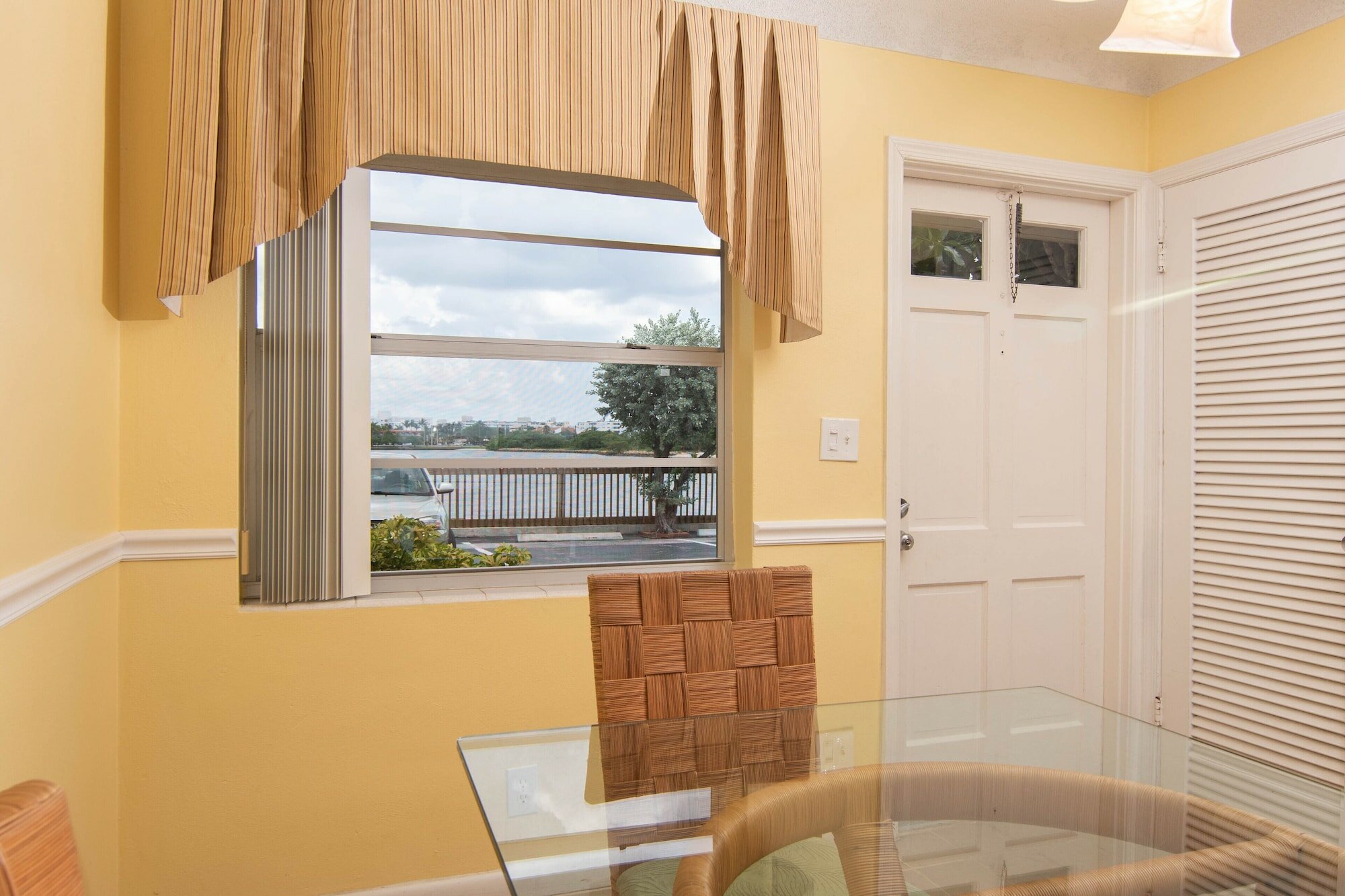 Фото Palm Beach Waterfront Suites