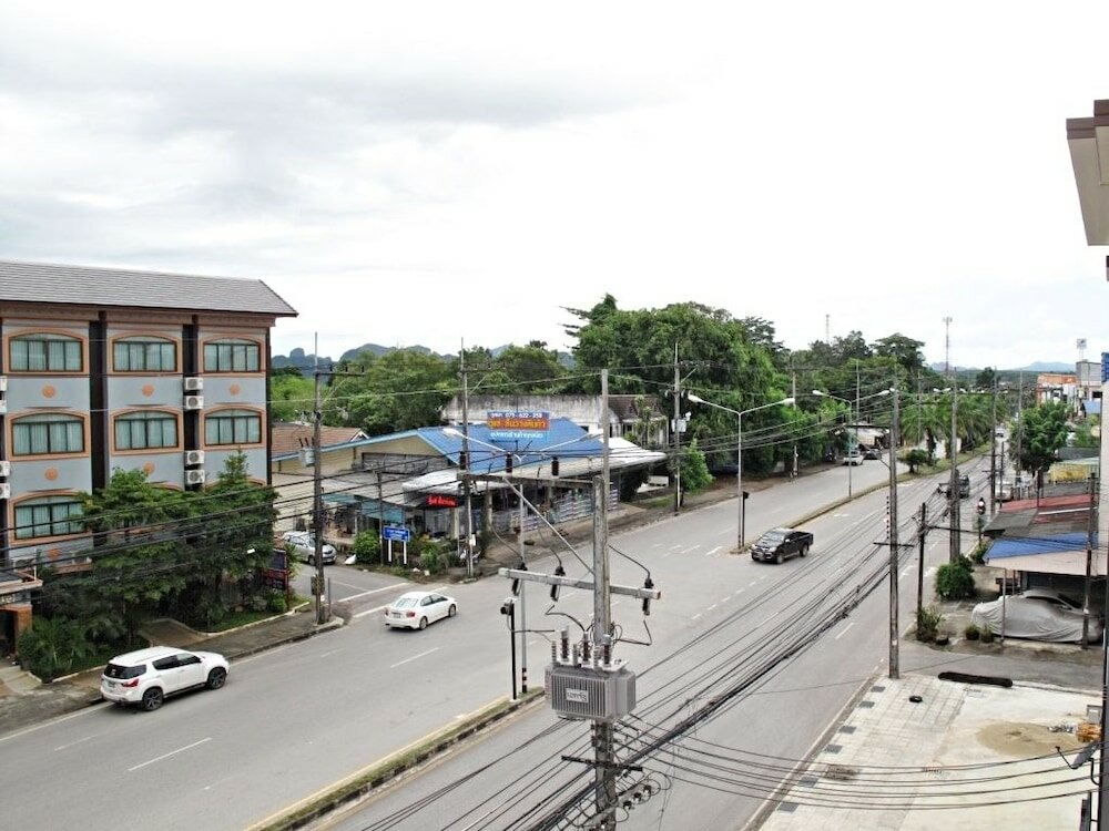 Фото Well Timed Hotel