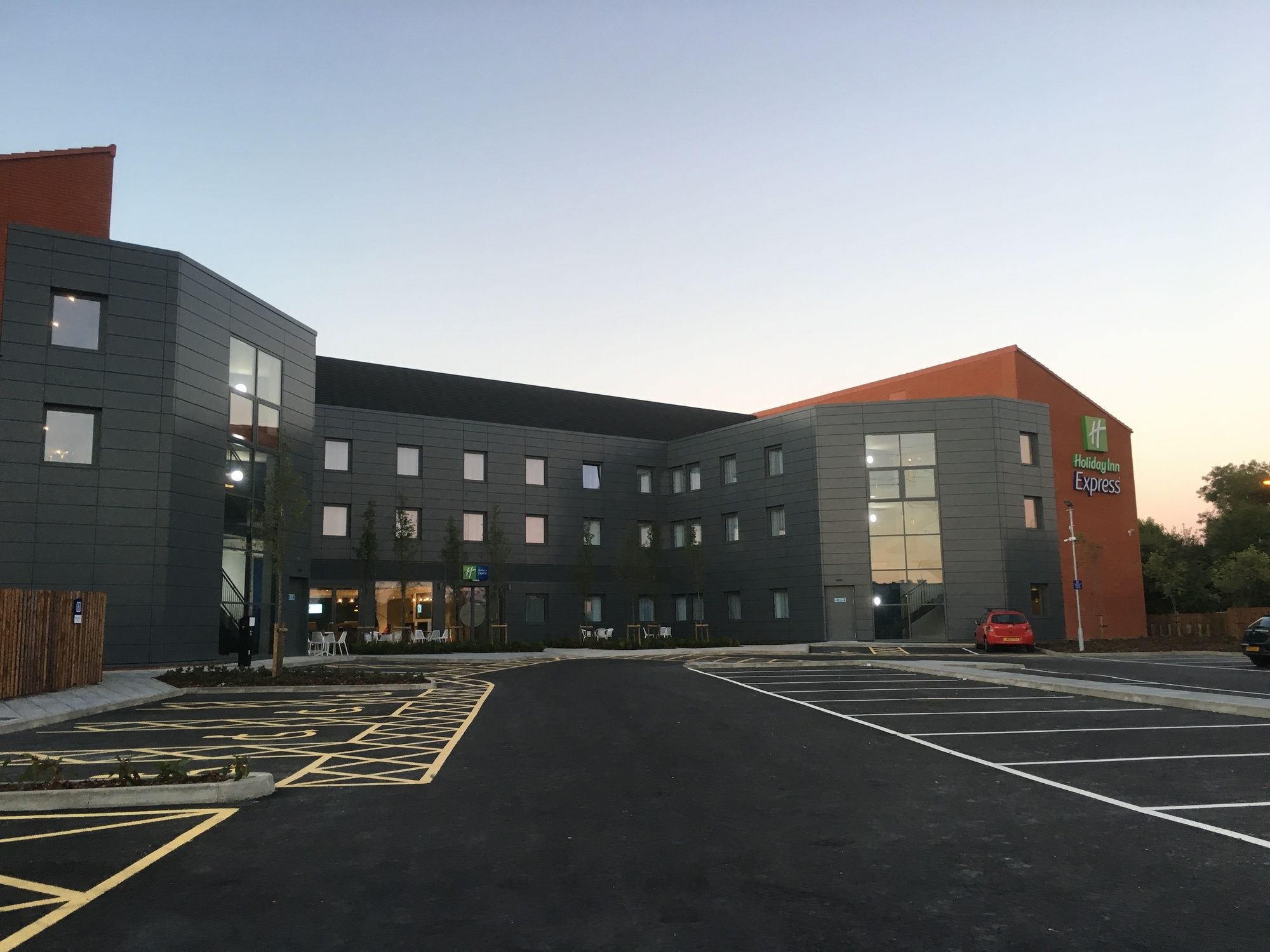 Фото Holiday Inn Express St. Albans - M25, Jct. 22, an Ihg Hotel