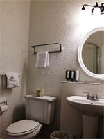 Фото Ambrose House & Café