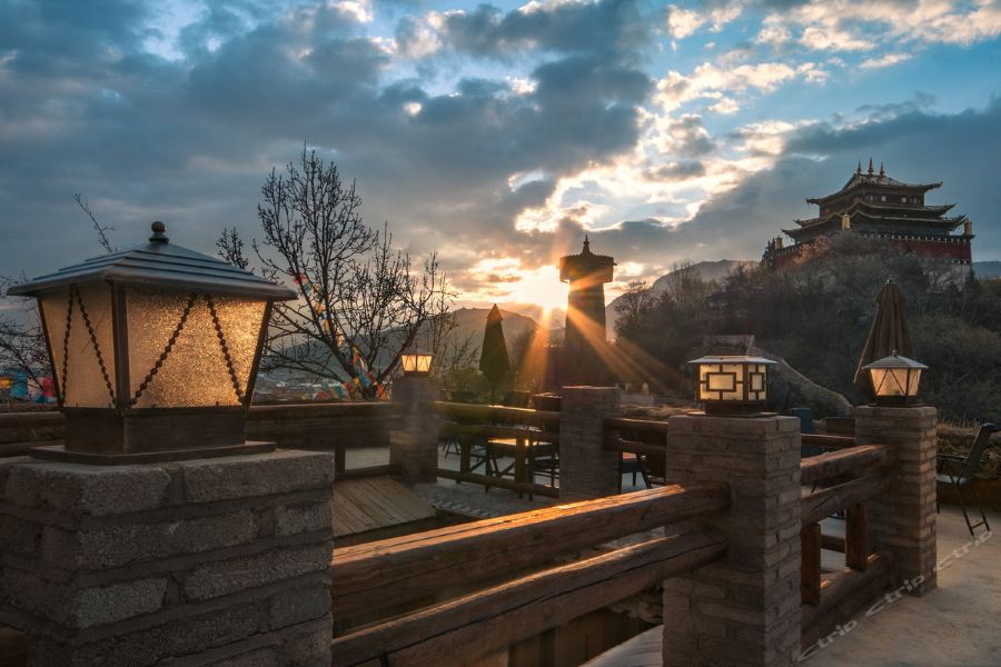 Фото Shangri La E Outfitting Boutique Hotel