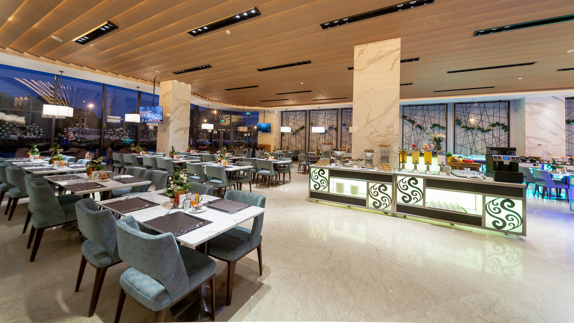 Фото Holiday Inn Nanjing Xuanwu Lake, an Ihg Hotel