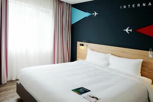 Ibis Saigon Airport (Hong Ha Street, 2), hotel