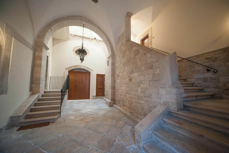 Гостиница Antica Dimora Luxury Rooms в Барлетте