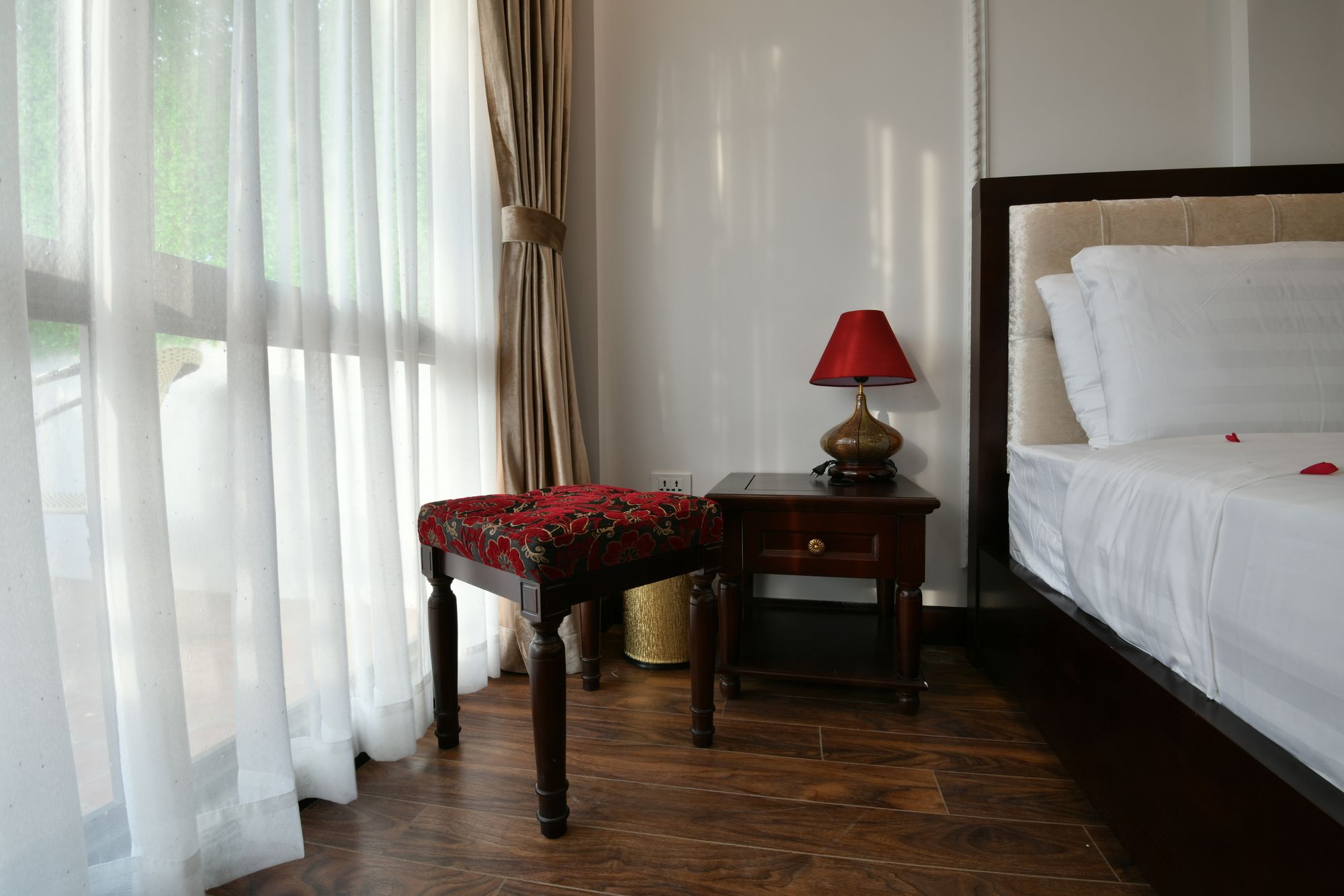 Фото Golden Sail Hotel