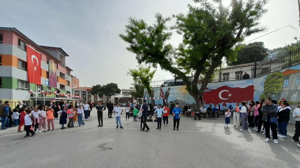 School Selahattin Eyyubi Imam Hatip Middle School, Manisa, photo