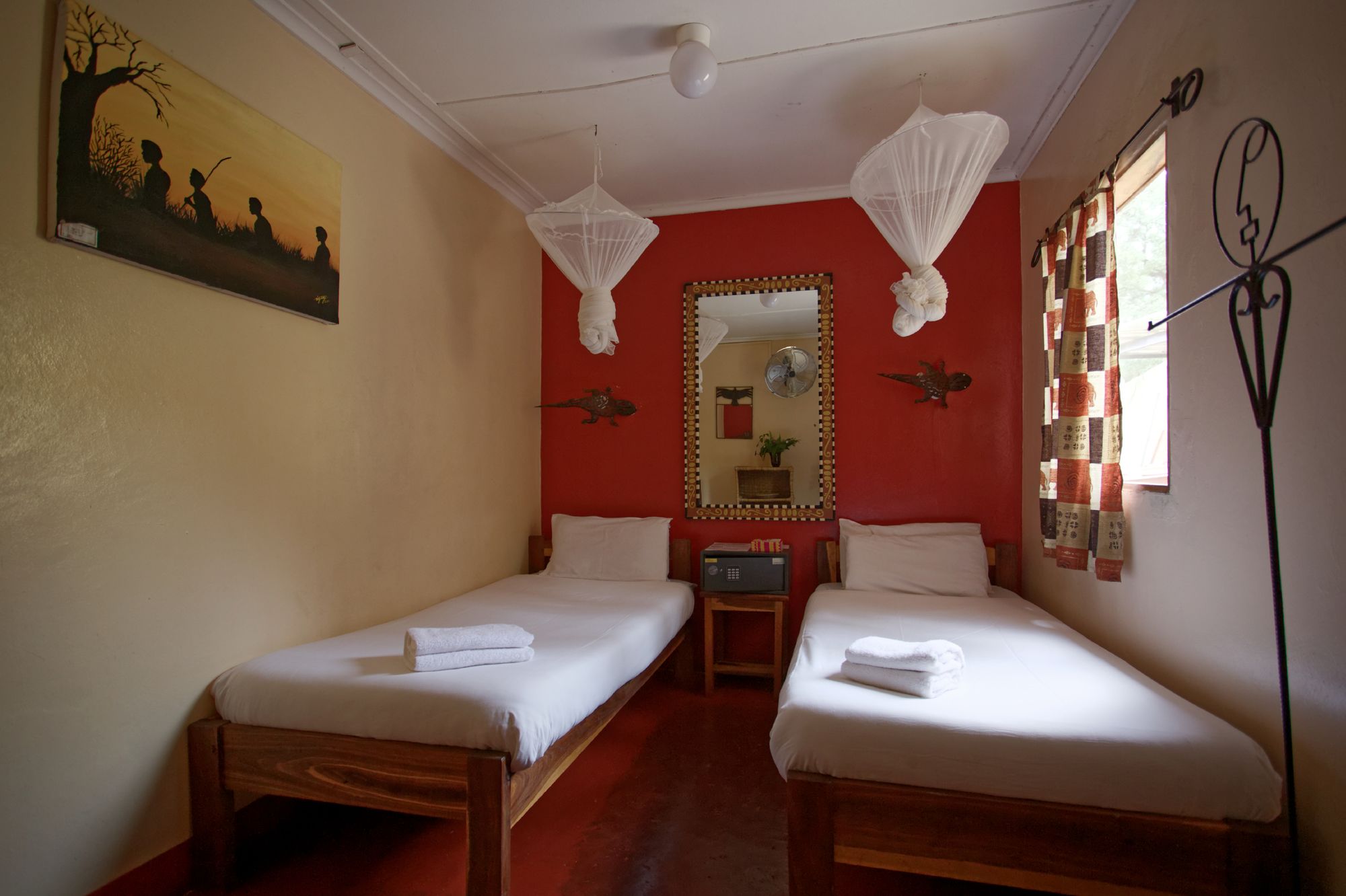 Фото Jollyboys Backpackers