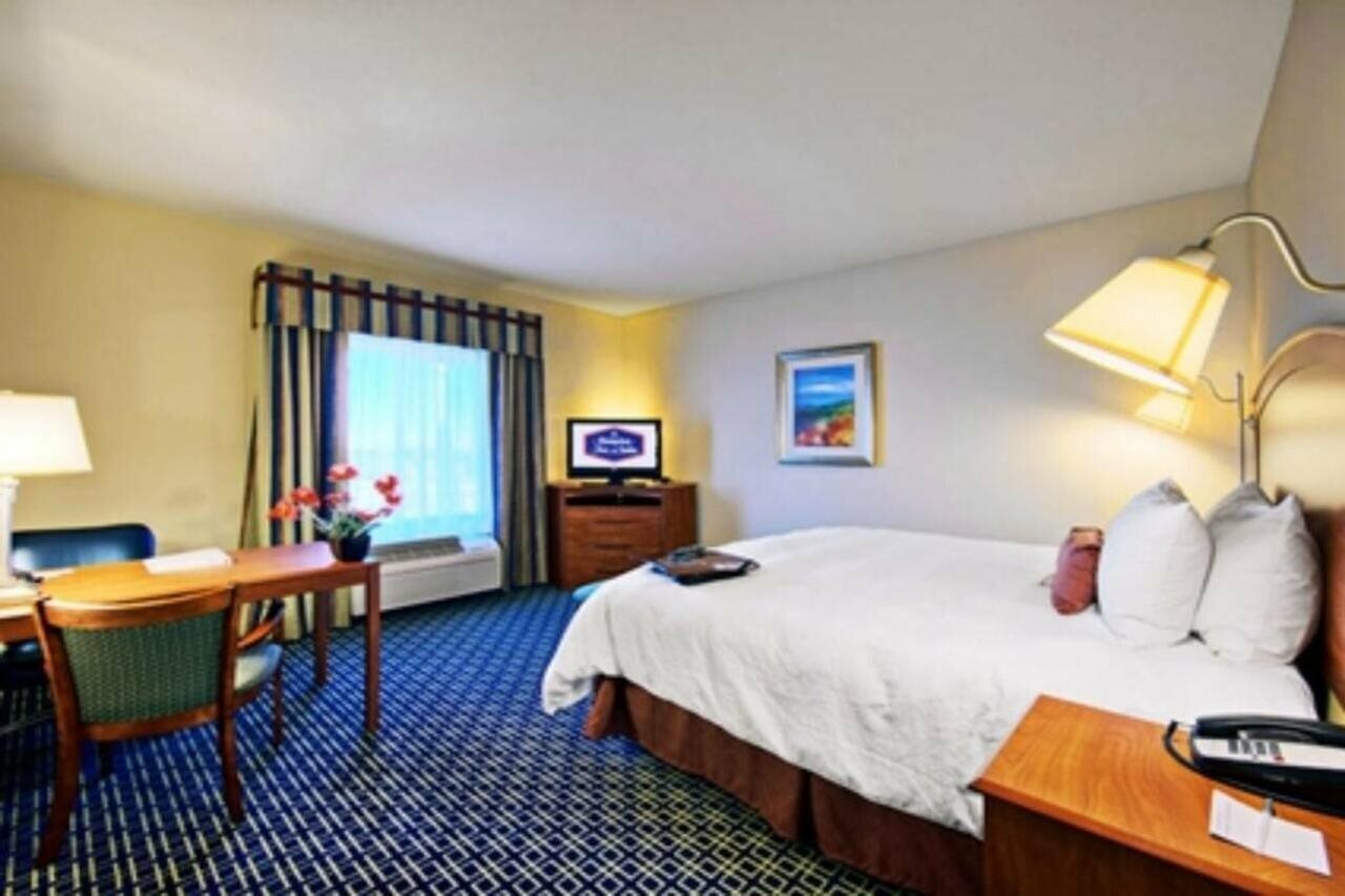 Фото Hampton Inn & Suites Lancaster