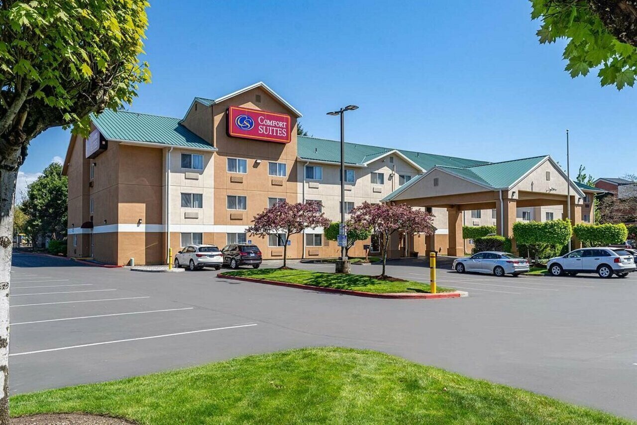 Фото Comfort Suites Portland Airport