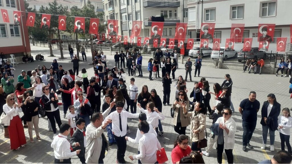 School Kirsehir Central Yunus Emre Middle School, Kirsehir, photo