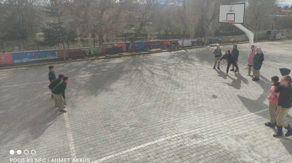 School Ciftlikozu Middle School, Derbent, photo