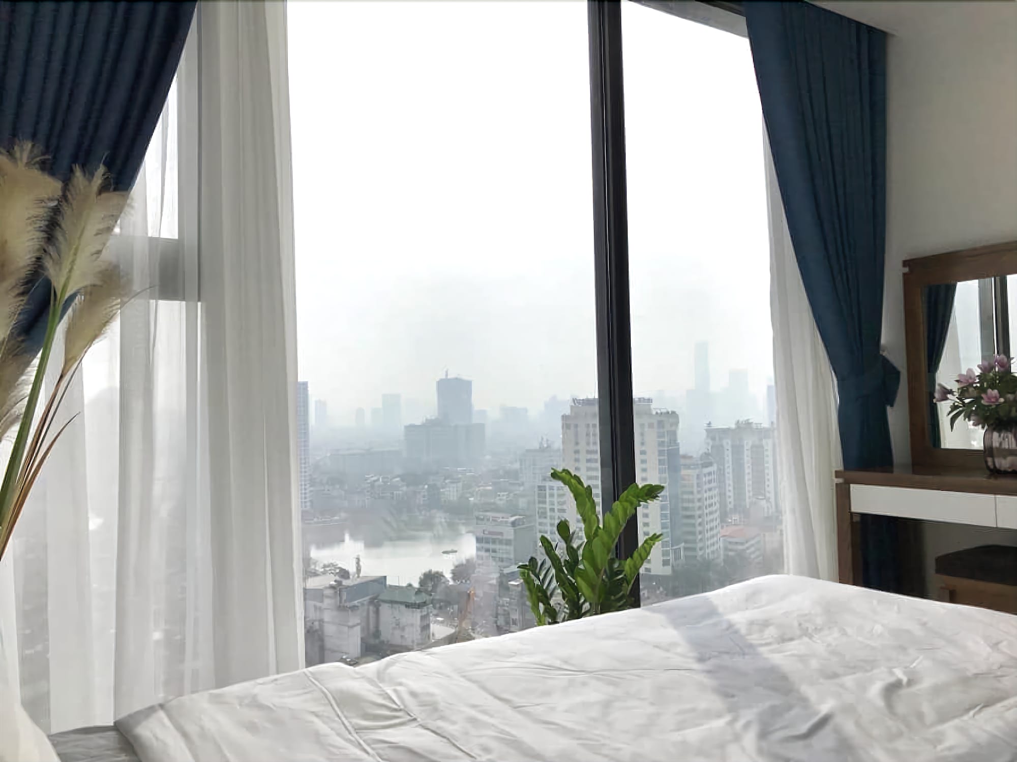 Фото Bayhomes Metropolis Serviced Apartment