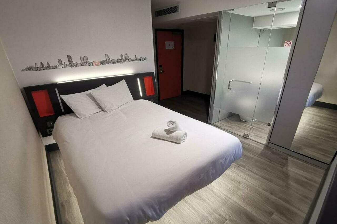 Фото EasyHotel Cardiff