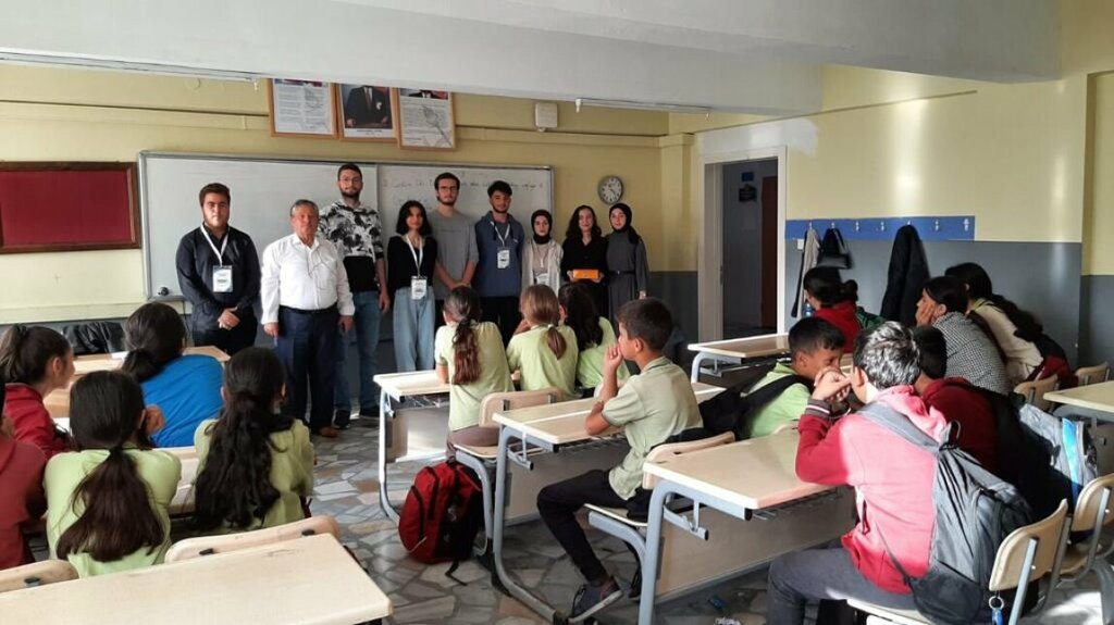 School Sehit Bedir Karabiyik Middle School, Bandirma, photo