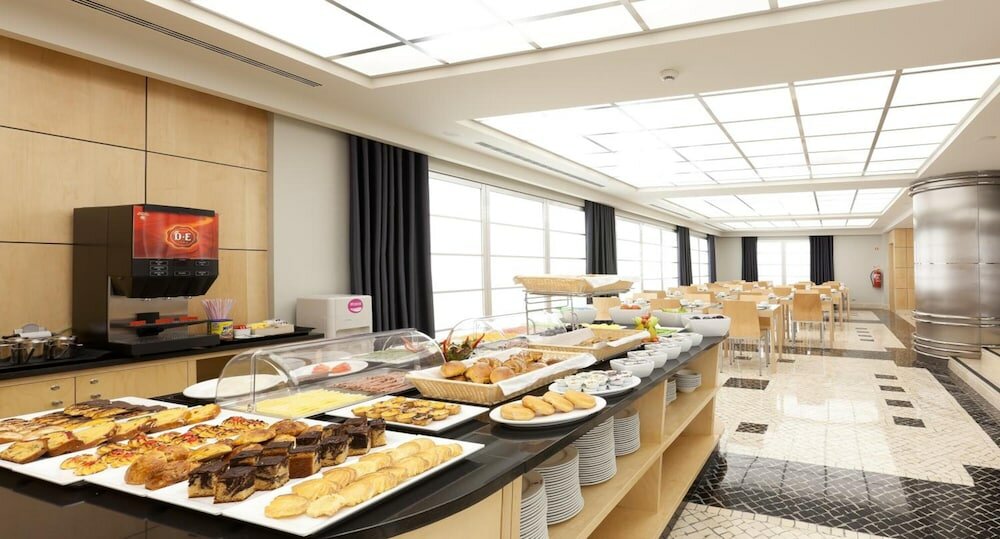 Фото Hotel Alif Avenidas