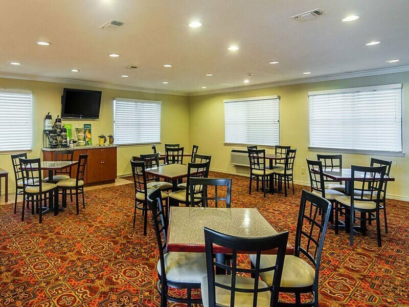 Фото Quality Inn & Suites Garland - East Dallas