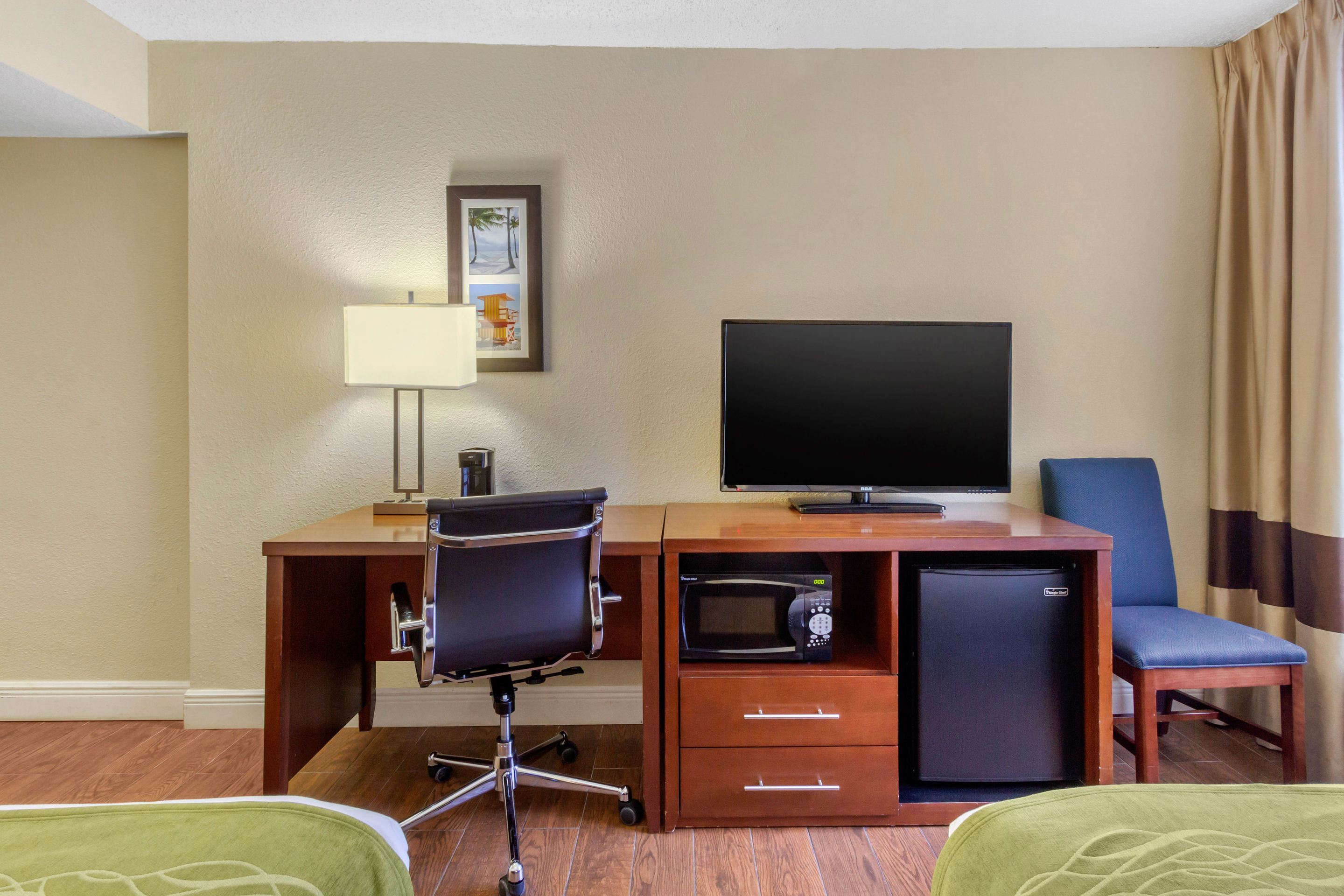 Фото Comfort Suites Tallahassee Downtown